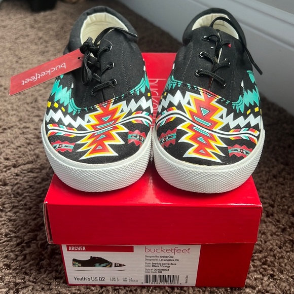 NWT Bucketfeet sneakers size 2Y - Picture 1 of 5